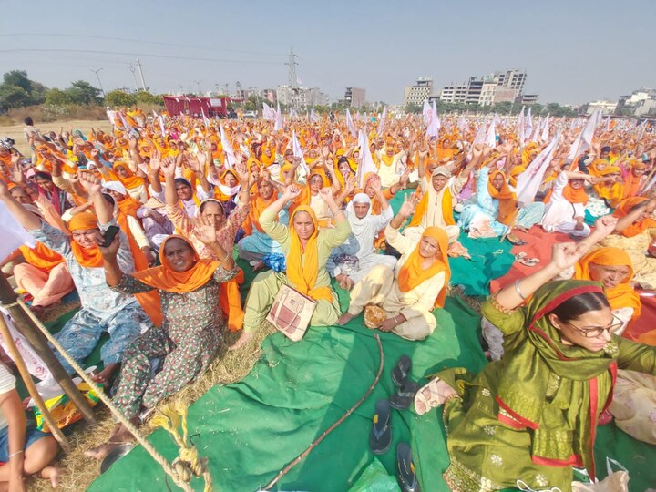 Women staged a massive rally in Amritsar to challenge the Union government on Agriculture Laws ਰੇਲ ਰੋਕੋ ਅੰਦੋਲਨ ਨੂੰ ਹੋਇਆ ਮਹੀਨਾ, ਅੰਮ੍ਰਿਤਸਰ 'ਚ ਔਰਤਾਂ ਵੱਲੋਂ ਵਿਸ਼ਾਲ ਰੈਲੀ ‘ਚ ਕੇਂਦਰ ਸਰਕਾਰ ਨੂੰ ਲਲਕਾਰ