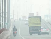 ਸਰਦੀ ਦੀ ਆਮਦ ਦਿੱਲੀ ਵਾਲਿਆਂ ਲਈ ਬਣੀ ਪਰੇਸ਼ਾਨੀ, ਸਾਹ ਲੈਣਾ ਵੀ ਹੋਇਆ ਮੁਸ਼ਕਿਲ, ਪ੍ਰਦੂਸ਼ਣ ਨਾਲ ਛਾਈ ਸੰਘਣੀ ਧੁੰਦ ਦੀ ਚਾਦਰ