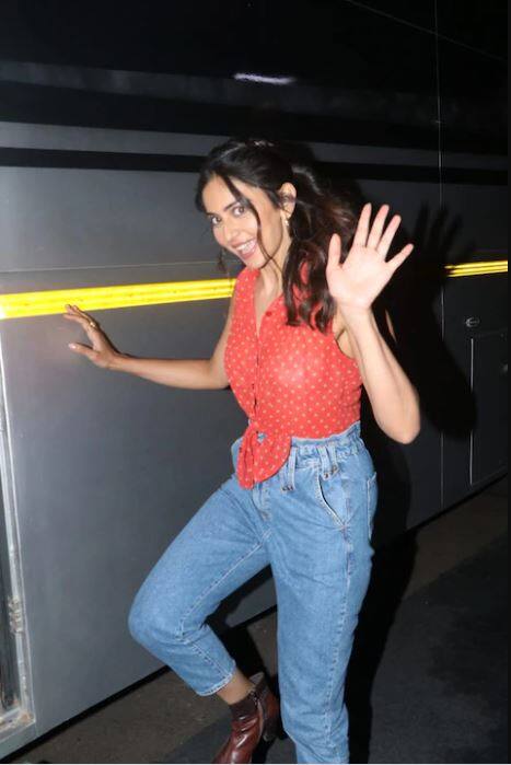 ਇਸ ਦੌਰਾਨ ਦੋਵੇਂ ਹੀ ਕਾਫੀ ਸਟਾਈਲਿਸ਼ ਲੁੱਕ 'ਚ ਨਜ਼ਰ ਆਏ।