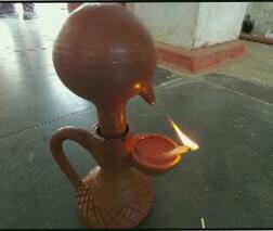 ਸ਼ਿਲਪਕਾਰ ਨੇ ਬਣਾਇਆ ਮਿੱਟੀ ਦਾ ਅਜਿਹਾ ਦੀਵਾ, ਬਲਦਾ ਹੈ 40 ਘੰਟੇ, ਹੁਣ ਲੋਕ ਫੋਨ ਕਰ ਰਹੇ ਮੰਗ