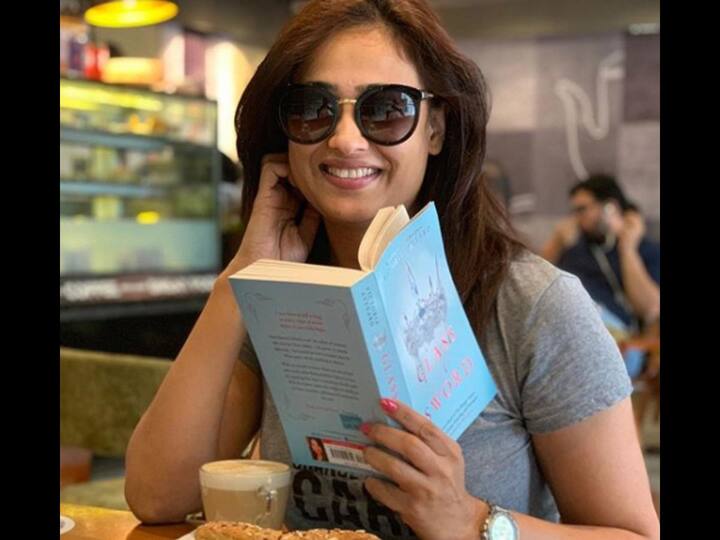 ਵਿਆਹ ਦੇ ਕੁਝ ਸਾਲਾਂ ਬਾਅਦ ਦੋਵਾਂ ਦਾ ਵਿਆਹ ਠੀਕ ਨਹੀਂ ਚਲਿਆ ਅਤੇ ਫਿਰ ਅਗਸਤ 2019 ਵਿਚ ਉਨ੍ਹਾਂ ਦਾ ਝਗੜਾ ਉਸ ਸਮੇਂ ਜਨਤਕ ਹੋ ਗਿਆ ਜਦੋਂ ਸ਼ਵੇਤਾ ਤਿਵਾੜੀ ਆਪਣੀ ਧੀ ਪਲਕ ਨਾਲ ਅਭਿਨਵ ਦੇ ਖ਼ਿਲਾਫ਼ ਪੁਲਿਸ ਸ਼ਿਕਾਇਤ ਦਰਜ ਕਰਵਾਉਣ ਆਈ ਸੀ।