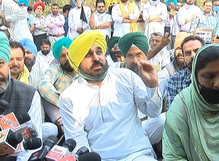 ਇਸ ਮਸਲੇ ਵਿੱਚੋ 2022 ਦੀਆਂ ਚੋਣਾਂ ਨਾ ਦੇਖੀਆਂ ਜਾਣ ਪਰ ਇਸ ਮਸਲੇ ਦਾ ਜੇ ਹੱਲ ਕਰਨਾ ਹੁੰਦਾ ਤਾਂ ਕੈਪਟਨ ਮੋਦੀ ਨਾਲ ਕਿਸਾਨਾਂ ਦੀ ਹੁਣ ਤੱਕ ਮੀਟਿੰਗ ਕਰਵਾ ਚੁਕੇ ਹੁੰਦੇ।