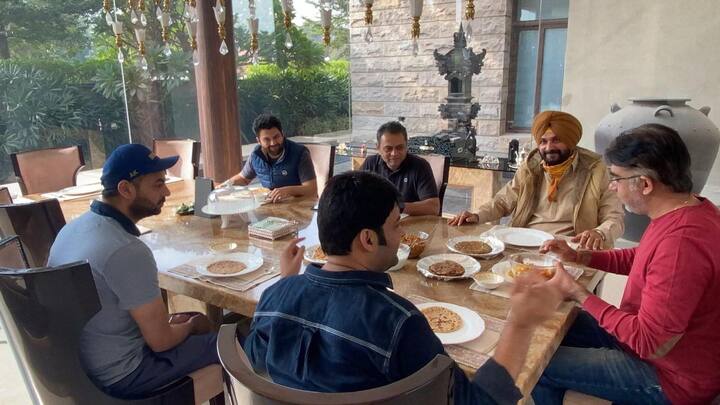 ਤਸਵੀਰਾਂ 'ਚ ਕਪਿਲ ਸ਼ਰਮਾ ਤੇ ਨਵਜੋਤ ਸਿੰਘ ਸਿੱਧੂ ਇਕੱਠੇ ਗੱਲਬਾਤ ਕਰਦੇ ਤੇ ਖਾਣਾ ਖਾਂਦੇ ਨਜ਼ਰ ਆ ਰਹੇ ਹਨ। 