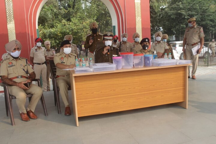 7 members of Donkey gang arrested with weapons in Ludhiana ਲੁਧਿਆਣਾ 'ਚ ਡੌਂਕੀ ਗੈਂਗ ਦਾ ਪਰਦਾਫਾਸ਼, 7 ਮੈਂਬਰ ਹਥਿਆਰਾਂ ਸਣੇ ਕਾਬੂ