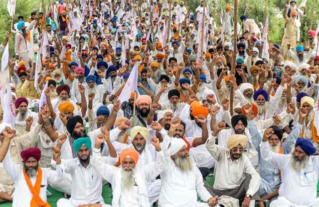 why-farmers-protest-on-new-agriculture-bill-why-punjab-going-trains-halted-for-a-month ਆਖਰ ਕਿਉਂ ਹੋ ਰਿਹਾ ਹੈ ਖੇਤੀ ਕਾਨੂੰਨਾਂ ਦਾ ਇੰਨਾ ਵਿਰੋਧ? ਕਿਉਂ ਡੇਢ ਮਹੀਨੇ ਤੋਂ ਪੰਜਾਬ ਜਾਣ ਵਾਲੀਆਂ ਰੇਲਾਂ ਬੰਦ ਹਨ?