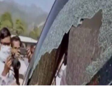 BJP president attacked, car pelted with stones ਭਾਜਪਾ ਪ੍ਰਧਾਨ 'ਤੇ ਜਾਨਲੇਵਾ ਹਮਲਾ, ਕਾਰ 'ਤੇ ਪਥਰਾਅ