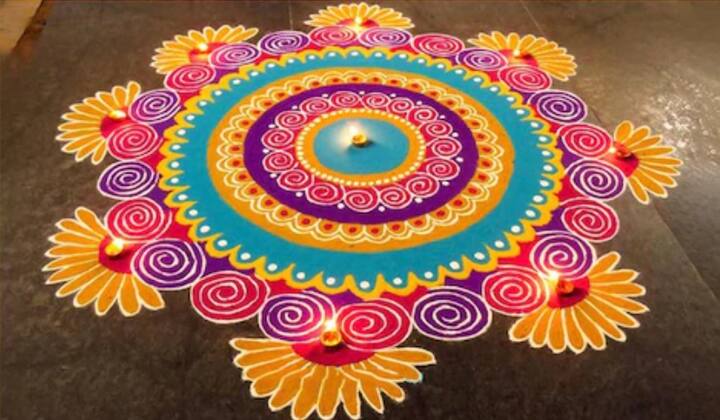 ਰੰਗੋਲੀ ‘ਚ ਜਿੰਨੇ ਜਿਆਦਾ ਰੰਗ ਸ਼ਾਮਲ ਹੋਣਗੇ ਉਹ ਓਨੀ ਹੀ ਜਿਆਦਾ ਖੂਬਸੂਰਤ ਹੋਵੇਗੀ।