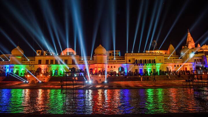 ਇਸ ਸਮੇਂ ਦੌਰਾਨ, ਵਰਚੁਅਲ ਲਾਈਟਿੰਗ ਵੀ ਲੋਕਾਂ ਨੂੰ ਆਕਰਸ਼ਤ ਕਰ ਰਹੀ ਹੈ।