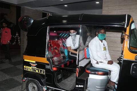 ਪਹਿਲਾਂ ਵੀ ਕਈ ਮੌਕਿਆਂ ‘ਤੇ ਸੈਲੀਬ੍ਰਿਟੀ ਆਟੋ ਰਿਕਸ਼ਾ ‘ਚ ਨਜ਼ਰ ਆਉਂਦੇ ਹਨ। ਕਈ ਸਟਾਰ ਆਪਣੀ ਫਿਲਮ ਦੀ ਪ੍ਰਮੋਸ਼ਨ ਲਈ ਵੀ ਇਹ ਤਰੀਕਾ ਅਪਣਾ ਚੁੱਕੇ ਹਨ।