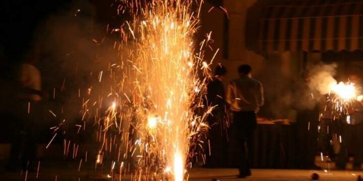 Delhi NCR violation rules people burns crackers after ban ਪਾਬੰਦੀ ਦੇ ਬਾਵਜੂਦ ਖੂਬ ਚੱਲੇ ਪਟਾਕੇ, ਖਤਰਨਾਕ ਪੱਧਰ ‘ਤੇ ਪ੍ਰਦੂਸ਼ਣ  