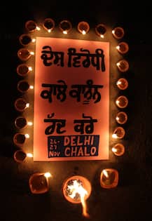 ਦੀਵਿਆਂ ਦੀ ਥਾਂ ਕਿਸਾਨਾਂ ਨੇ ਮਿਸ਼ਾਲਾਂ ਨਾਲ ਰੁਸ਼ਨਾਇਆ ਪੰਜਾਬ, ਅੰਦੋਲਨ ਦੇ ਰਾਹ ਪੈਣ ਦਾ ਸੱਦਾ