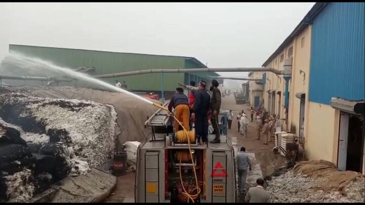 ਉਨ੍ਹਾਂ ਦੱਸਿਆ ਅੱਗ ਉੱਤੇ ਕਾਬੂ ਪਾਉਣ ਲਈ ਜੇਸੀਬੀ ਮਸ਼ੀਨ ਮੰਗਵਾ ਕੇ ਕੌਟਨ ਦੀਆਂ ਗੰਢਾਂ ਨੂੰ ਵੱਖ ਕੀਤਾ ਜਾਵੇਗਾ। 