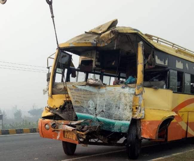  A luxury bus from Punjab met with an accident in Bihar ਪੰਜਾਬ ਤੋਂ ਬਿਹਾਰ ਜਾ ਰਹੀ ਲਗਜ਼ਰੀ ਬੱਸ ਦੀ ਟਰੱਕ ਨਾਲ ਭਿਆਨਕ ਟੱਕਰ
