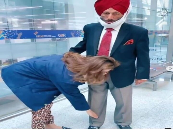 Urvashi Rautela take blessings from Milkha Singh video viral  ਮਿਲਖਾ ਸਿੰਘ ਨੂੰ ਦੇਖਦਿਆਂ ਹੀ ਅਦਾਕਾਰਾ ਨੇ ਕੀਤਾ ਕੁਝ ਅਜਿਹਾ ਕਿ ਵੀਡੀਓ ਹੋ ਗਈ ਵਾਇਰਲ