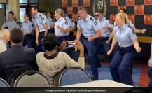 Viral Video: ਨਿਊਜ਼ੀਲੈਂਡ ਪੁਲਿਸ ਨੇ ਦੀਵਾਲੀ ਮੌਕੇ ਬਾਲੀਵੁੱਡ ਗਾਣਿਆਂ 'ਤੇ ਕੀਤਾ ਜ਼ਬਰਦਸਤ ਡਾਂਸ