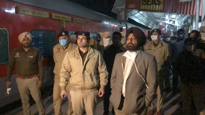 ਇਸ ਤੋਂ ਬਾਅਦ ਅੰਮ੍ਰਿਤਸਰ ਨੂੰ ਆਉਣ ਵਾਲੀ ਗੋਲਡਨ ਟੈਂਪਲ ਐਕਸਪ੍ਰੈਸ ਹੁਣ ਬਿਆਸ ਰੇਲਵੇ ਸਟੇਸ਼ਨ ਤੋਂ ਵਾਇਆ ਤਰਨਤਾਰਨ ਹੀ ਅੰਮ੍ਰਿਤਸਰ ਰਵਾਨਾ ਕੀਤੀ ਜਾ ਰਹੀ ਹੈ ਇਹ ਫੈਸਲਾ ਰੇਲਵੇ ਦੇ ਉੱਚ ਅਧਿਕਾਰੀਆਂ ਨੇ ਕੀਤਾ ਹੈ।