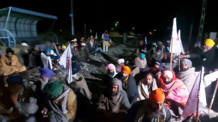 ਹਾਲਾਂਕਿ ਜ਼ਿਲਾ ਪ੍ਰਸ਼ਾਸਨ ਵੱਲੋਂ ਮੁਸਾਫਰਾਂ ਨੂੰ ਸਰਕਾਰੀ ਬੱਸਾਂ ਰਾਹੀਂ ਅੰਮ੍ਰਿਤਸਰ ਰੇਲਵੇ ਸਟੇਸ਼ਨ ਨੇ ਲਿਜਾਣ ਦੇ ਪ੍ਰਬੰਧ ਕਰ ਲਏ ਗਏ ਸਨ।