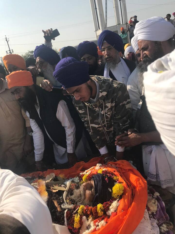 ਬਾਬਾ ਸੰਤ ਸਿੰਘ ਜੀ ਨੇ ਸੰਤ ਸ਼ਾਦੀ ਸਿੰਘ ਜੀ ਰੋਪੜ ਅਤੇ ਸੰਤ ਬਾਬਾ ਜਨਕ ਸਿੰਘ ਜੀ ਹਰਖੋਵਾਲ ਨੂੰ ਸ੍ਰੀ ਅਨੰਦਪੁਰ ਸਾਹਿਬ ਬੁਲਾਕੇ ਆਪਸੀ ਸਲਾਹ ਨਾਲ ਕਿ ਸੰਤ ਬਾਬਾ ਜੁਵਾਲਾ ਸਿੰਘ ਜੀ ਦਾ ਹੁਕਮ ਸੀ ਕਿ ਮੇਰ ਨਹੀ ਕਰਣੀ , ਇਸ ਲਈ ਇਹ ਜ਼ਮੀਨ ਤਖਤ ਸ੍ਰੀ ਕੇਸਗੜ੍ਹ ਸਾਹਿਬ ਦੇ ਨਾਮ ਹੋ ਜਾਵੇ ਪਟਵਾਰੀ ਕੋਲ ਦਸਖ਼ਤ ਕਰ ਦਿੱਤੇ ਜਿਸ ਨਾਲ ਇਹ ਜ਼ਮੀਨ ਤਖਤ ਸਾਹਿਬ ਦੇ ਨਾਮ ਚੜ ਗਈ।