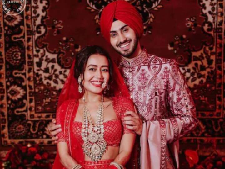 ਇੰਡੀਅਨ ਆਈਡਲ 12 ਦੀ ਜੱਜ ਨੇਹਾ ਕੱਕੜ ਨੇ ਪਿਛਲੇ ਮਹੀਨੇ ਸਿੰਗਰ ਰੋਹਨਪ੍ਰੀਤ ਸਿੰਘ ਨਾ ਵਿਆਹ ਕੀਤਾ। ਦੱਸ ਦਈਏ ਕਿ ਦੋਵੇਂ ਆਪਣਾ ਹਨੀਮੂਨ ਦੁਬਈ 'ਚ ਮਨਾ ਰਹੇ ਹਨ। ਤੇ ਇਨ੍ਹਾਂ ਦੇ ਵਿਆਹ ਨੂੰ ਇੱਕ ਮਹੀਨਾ ਹੋ ਗਿਆ ਹੈ।
