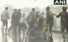 Farmer Protest: ਅੰਬਾਲਾ ਸਰਹੱਦ 'ਤੇ ਕਿਸਾਨਾਂ ਤੇ ਪੁਲਿਸ ਵਿਚਾਲੇ ਝੜਪ, ਬੈਰੀਕੇਡਿੰਗ ਤੋੜ ਕਿਸਾਨਾਂ ਨੇ ਕੀਤੀ ਦਿੱਲੀ ਵਲ ਵਧਣ ਦੀ ਕੋਸ਼ਿਸ਼