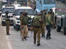 ਕਾਰ 'ਚ ਆਏ ਅੱਤਵਾਦੀਆਂ ਵੱਲੋਂ ਸੁਰੱਖਿਆ ਬਲਾਂ 'ਤੇ ਹਮਲਾ, ਦੋ ਸੈਨਿਕ ਸ਼ਹੀਦ, ਇੱਕ ਜ਼ਖ਼ਮੀ