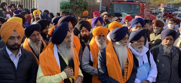 ਸ਼੍ਰੋਮਣੀ ਗੁਰਦੁਆਰਾ ਪ੍ਰਬੰਧਕ ਕਮੇਟੀ ਨੂੰ ਪਾਕਿ ਸਰਕਾਰ ਵੱਲੋਂ 504 ਸਿੱਖ ਸ਼ਰਧਾਲੂਆਂ ਵਿੱਚੋਂ 325 ਲਈ ਹੀ ਵੀਜ਼ਾ ਮਿਲਿਆ ਹੈ। 179 ਵੀਜ਼ੇ ਕੱਟੇ ਗਏ ਹਨ। ਸ਼੍ਰੋਮਣੀ ਗੁਰਦੁਆਰਾ ਪ੍ਰਬੰਧਕ ਕਮੇਟੀ ਨੇ 504 ਸ਼ਰਧਾਲੂਆਂ ਦੇ ਵੀਜ਼ੇ ਲਈ ਅਰਜ਼ੀ ਦਿੱਤੀ ਸੀ।