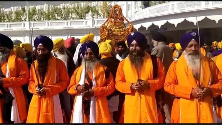 ਨਗਰ ਕੀਰਤਨਸ਼ਹਿਰ ਦੇ ਵੱਖ-ਵੱਖ ਹਿੱਸਿਆਂ 'ਚੋਂ ਹੁੰਦਾ ਹੋਇਆ ਵਾਪਿਸ ਸੱਚਖੰਡ ਸ੍ਰੀ ਹਰਿਮੰਦਰ ਸਾਹਿਬ ਵਿਖੇ ਪਹੁੰਚਿਆ। ਰਸਤੇ 'ਚ ਸਮੂਹ ਸੰਗਤ ਵੱਲੋਂ ਕੀਰਤਨ ਦਾਬੜੇ ਉਤਸ਼ਾਹ ਨਾਲ ਸਵਾਗਤ ਕੀਤਾ ਗਿਆ। 