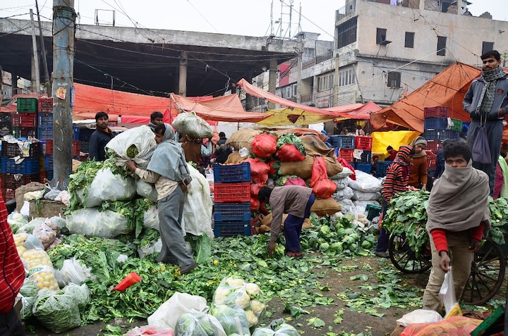 Impact of farmers' agitation on Delhi, fruits and vegetables begin to run out ਕਿਸਾਨਾਂ ਦੇ ਅੰਦੋਲਨ ਦਾ ਦਿੱਲੀ 'ਤੇ ਅਸਰ, ਫਲ ਤੇ ਸਬਜ਼ੀਆਂ ਮੁੱਕਣੇ ਸ਼ੁਰੂ