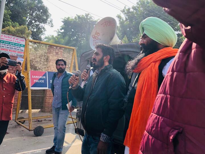 ਇਸ ਦੇ ਚੱਲਦਿਆਂ ਕਿਸਾਨਾਂ ਨੇ ਦਿੱਲੀ-ਕੱਟੜਾ ਐਕਸਪ੍ਰੈੱਸ ਵੇਅ ਲਈ ਆਪਣੀਆਂ ਜ਼ਮੀਨਾਂ ਦੇਣ ਤੋਂ ਕੋਰੀ ਨਾਂਹ ਕਰ ਦਿੱਤੀ ਹੈ।