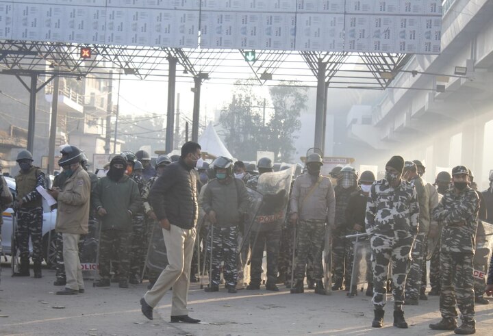Farmers Protest at delhi enters in 7th day, main entry point sealed ਕਿਸਾਨਾਂ ਨੇ ਦਿੱਲੀ ਦੇ ਨੱਕ 'ਚ ਲਿਆਂਦਾ ਦਮ, ਮੁੱਖ ਐਂਟਰੀ ਪੁਆਇੰਟ ਸੀਲ, ਮੱਚੀ ਹਾਹਾਕਾਰ