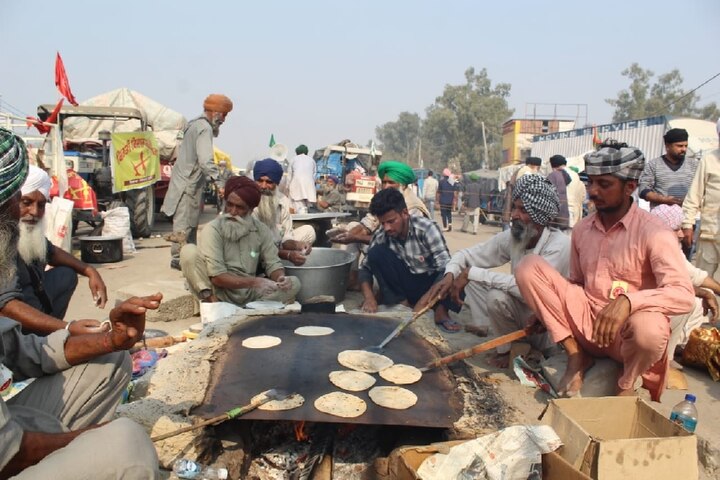 Everyone is amazed at the humanity of the farmers ਕਿਸਾਨ ਦੀ ਇਨਸਾਨੀਅਤ ਵੇਖ ਹਰ ਕੋਈ ਹੈਰਾਨ! ਵਾਰੇ-ਵਾਰੇ ਜਾ ਰਹੇ ਦਿੱਲੀ ਵਾਲੇ  