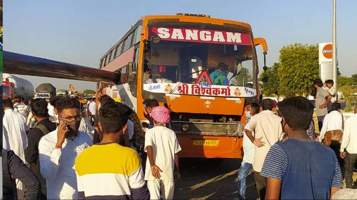 ਗੈਸ ਪਾਈਪ ਬਸ 'ਚ ਇਕ ਪਾਸਿਓਂ ਦਾਖਲ ਹੋਇਆ ਤੇ ਦੂਜੇ ਪਾਸਿਓਂ ਬਾਹਰ ਨਿਕਲ ਆਇਆ। ਪ੍ਰਾਈਵੇਟ ਬੱਸ ਇਕ ਪੂਰਾ ਸਲੀਪਰ ਕੋਚ ਸੀ।