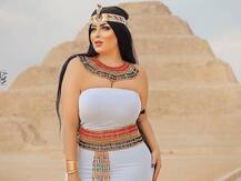 Egypt Pyramid Photoshoot: ਮਾਡਲ ਨੇ ਮਿਸਰ ਦੇ ਪੁਰਾਣੇ ਕੱਪੜੇ ਪਾ ਪਿਰਾਮਿਡ ਸਾਹਮਣੇ ਗਲੈਮਰਸ ਫੋਟੋ, ਮਚਿਆ ਹੰਗਾਮਾ