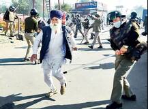 Farmers Protest: ਕਿਸਾਨ ਨੂੰ ਲਾਠੀ ਮਾਰ ਰਹੇ ਜਵਾਨ ਦੀ ਤਸਵੀਰ ਦੀ ਅਸਲ ਸਚਾਈ ਆਈ ਸਾਹਮਣੇ, ਤੁਸੀਂ ਵੀ ਪੜ੍ਹੋ