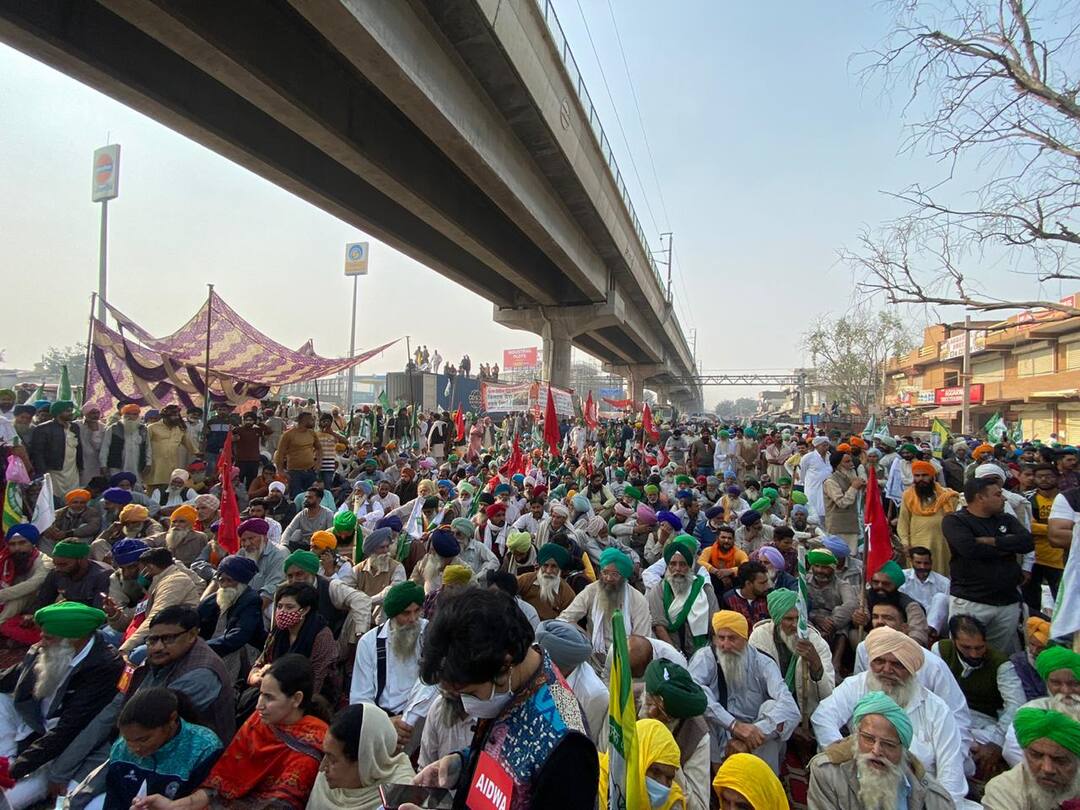 Tikri Border became Mini Punjab, a line of tractor-trolleys seen up to 26 km ਟਿਕਰੀ ਬਾਰਡਰ ਬਣਿਆ ਮਿੰਨੀ ਪੰਜਾਬ, 26 ਕਿਲੋਮੀਟਰ ਤਕ ਟਰੈਕਟਰ-ਟਰਾਲੀਆਂ ਦੀ ਕਤਾਰ