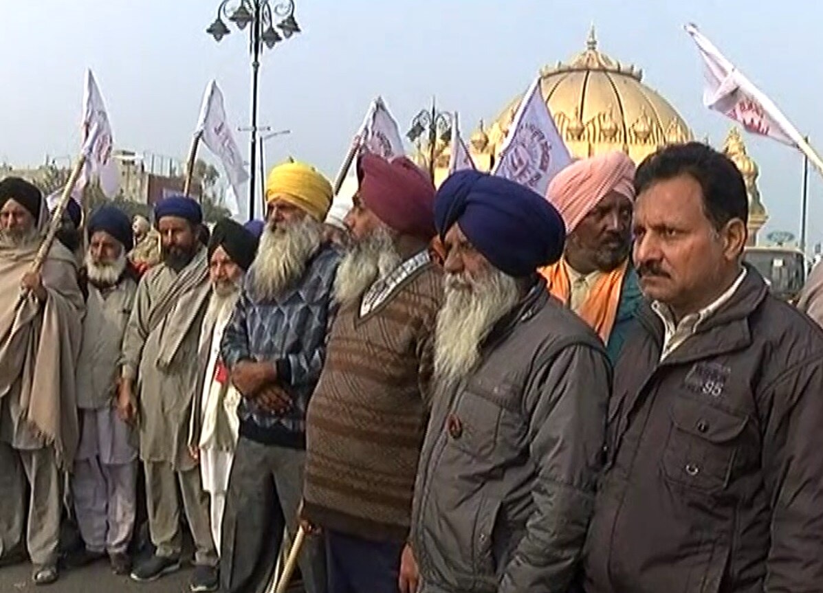 Farmer Protest in Amritsar: ਕਿਸਾਨਾਂ ਨੇ ਅੰਮ੍ਰਿਤਸਰ 'ਚ ਕੀਤਾ ਪ੍ਰਦਰਸ਼ਨ, ਭਾਰਤ ਬੰਦ ਨੂੰ ਸ਼ਾਤਮਈ ਢੰਗ ਨਾਲ ਕਾਮਯਾਬ ਬਣਾਉਣ ਲਈ ਕੀਤੀ ਅਪੀਲ
