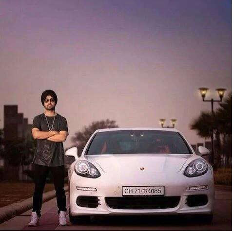 Porsche Panamera: ਦਿਲਜੀਤ ਕੋਲ Porsche ਗੱਡੀ ਦਾ ਹੀ ਇਕ ਹੋਰ ਵੇਰੀਐਂਟ Porsche Panamera ਵੀ ਮੌਜੂਦ ਹੈ। ਦੱਸਿਆ ਜਾਂਦਾ ਹੈ ਕਿ ਇਸ ਗੱਡੀ ਦੀ ਕੀਮਤ ਕੁਝ 1.90 ਕਰੋੜ ਦੇ ਆਸ-ਪਾਸ ਹੈ।