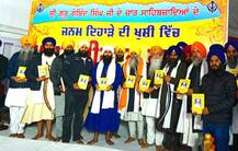 ਤਖਤ ਸ਼੍ਰੀ ਕੇਸਗੜ੍ਹ ਸਾਹਿਬ ਵਿਖੇ ਸੰਤ ਬਾਬਾ ਠਾਕੁਰ ਸਿੰਘ ਜੀ ਦੇ ਜੀਵਨ ਬਾਰੇ ਕਿਤਾਬ ਰਿਲੀਜ਼