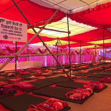 ਜੀ ਹਾਂ ਖਾਲਸਾ ਏਡ ਨੇ ਕਿਸਾਨਾਂ ਲਈ ਸ਼ੈਟਲਰ ਲਾਏ ਹਨ। ਤਾਂ ਜੋ ਇਸ ਕੜਾਕੇ ਦੀ ਠੰਢ ‘ਚ ਕਿਸਾਨਾਂ ਨੂੰ ਕੁਝ ਰਾਹਤ ਮਿਲ ਸਕੇ।