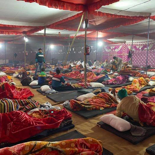 ਦੱਸ ਦਈਏ ਕਿ ਹੁਣ ਤਕ ਕਈ ਹੋਰ ਸਮੁਹਾਂ, ਲੋਕਾਂ ਵਲੋਂ ਕਿਸਾਨਾਂ ਨੂੰ ਪੂਰੀ ਮਦਦ ਮਿਲ ਰਹੀ ਹੈ। ਲੋਕ ਵੱਧ ਚੜ੍ਹ ਕੇ ਇਸ ਸੰਘਰਸ਼ ‘ਚ ਕਿਸਾਨਾਂ ਦਾ ਸਮਰਥਨ ਕਰ ਰਹੇ ਹਾਂ। ਅਜਿਹੇ ‘ਚ ਖਾਲਸਾ ਏਡ ਨੇ ਇੱਕ ਵਾਰ ਫੇਰ ਕਿਸਾਨਾਂ ਦੇ ਸੰਘਰਸ਼ ‘ਚ ਮਦਦ ਕੀਤੀ ਹੈ।