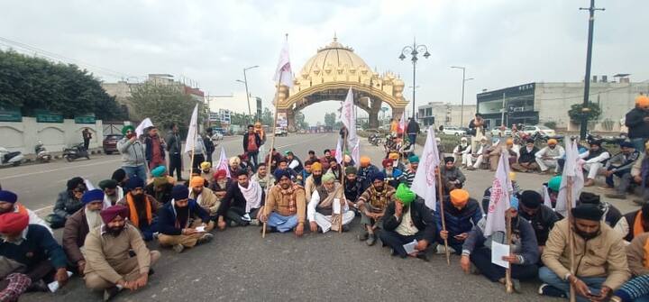 ਅੰਮ੍ਰਿਤਸਰ ਵਿੱਚ ਭਾਰਤ ਬੰਦ ਦੇ ਹੱਕ ਵਿੱਚ ਸੜਕਾਂ ਜਾਮ ਕੀਤੀਆਂ ਗਈਆਂ। 