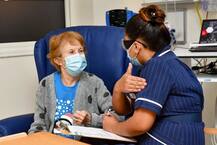 Covid-19 Vaccine: ਬ੍ਰਿਟੇਨ 'ਚ ਵੈਕਸੀਨੇਸ਼ਨ ਦੀ ਪ੍ਰਕਿਰਿਆ ਸ਼ੁਰੂ, 90 ਸਾਲਾ ਔਰਤ ਨੂੰ ਦਿੱਤੀ ਗਈ ਪਹਿਲੀ ਵੈਕਸੀਨ