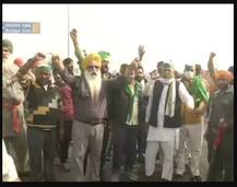 'ਭਾਰਤ ਬੰਦ' ਦੀਆਂ ਤਸਵੀਰਾਂ 'ਚ ਵੇਖੋ ਕਿਸਾਨ ਦੀ ਤਾਕਤ, ਇੰਝ ਰਿਹਾ ਦੇਸ਼ ਦਾ ਹਾਲ