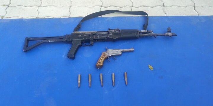 Five arrested with weapons, Who assaulted police and Snatched AK-47 