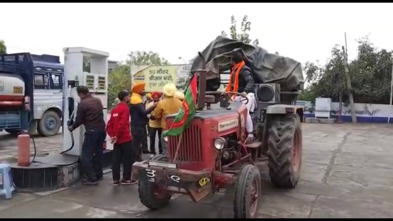 ਕਿਸਾਨੀ ਅੰਦੋਲਣ ਦਾ ਸਾਥ ਦੇਣ ਲਈ ਅਨੌਖੀ ਪਹਿਲ, ਦਿੱਲੀ ਪ੍ਰਦਰਸ਼ਨ 'ਚ ਜਾਣ ਵਾਲੇ ਹਰ ਵਾਹਨ 'ਚ ਫ੍ਰੀ ਪੈਟਰੋਲ-ਡੀਜ਼ਲ ਦੀ ਸੇਵਾ 