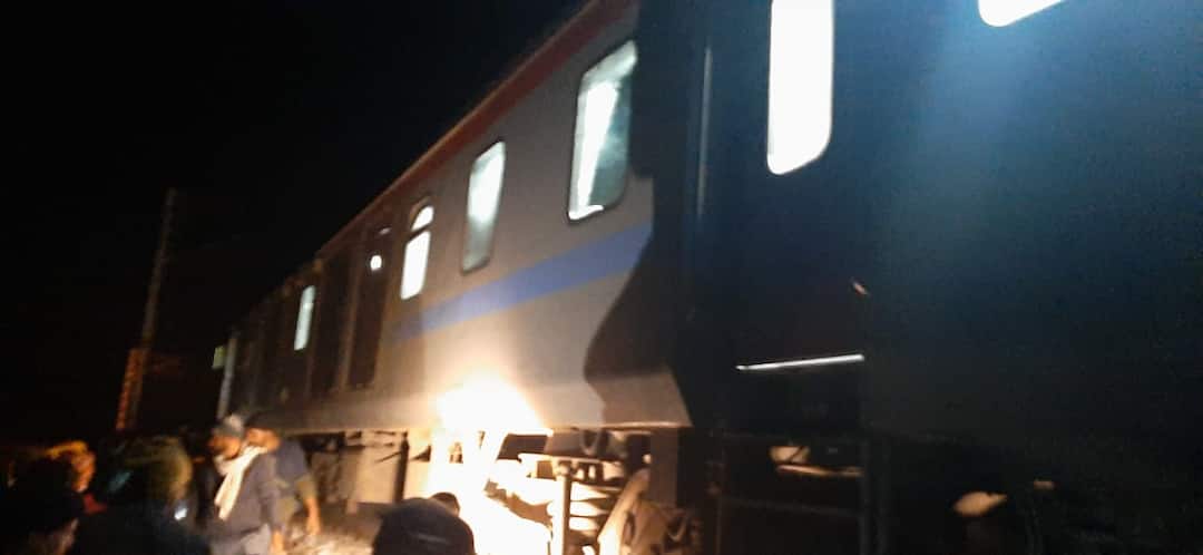 ਮਾਨਸਾ ਨੇੜੇ ਵੱਡਾ ਰੇਲ ਹਾਦਸਾ ਟਲਿਆ, ਆਖਰ ਕਿਵੇਂ ਟੁੱਟੀ ਦੋ ਫੁੱਟ ਪਟੜੀ? Tragedy averted as fracture spotted in railway track in Mansa ਮਾਨਸਾ ਨੇੜੇ ਵੱਡਾ ਰੇਲ ਹਾਦਸਾ ਟਲਿਆ, ਆਖਰ ਕਿਵੇਂ ਟੁੱਟੀ ਦੋ ਫੁੱਟ ਪਟੜੀ?