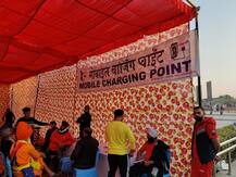 ਅੰਦੋਲਨਕਾਰੀ ਕਿਸਾਨਾਂ ਲਈ 'ਆਪ' ਵੱਲੋਂ ਗਰਮ ਪਾਣੀ ਅਤੇ ਮੋਬਾਇਲ ਚਾਰਜਿੰਗ ਦਾ ਵਿਸ਼ੇਸ਼ ਪ੍ਰਬੰਧ