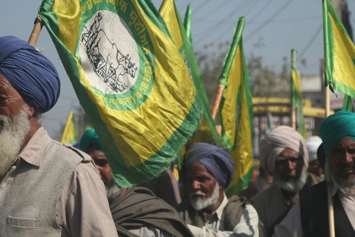 Farmers protest Reaches abroad, trend of farmer flags and badges on vehicles ਵਿਦੇਸ਼ਾਂ ਤੱਕ ਪਹੁੰਚੀ ਕਿਸਾਨ ਕ੍ਰਾਂਤੀ, ਗੱਡੀਆਂ 'ਤੇ ਕਿਸਾਨੀ ਝੰਡਿਆਂ ਤੇ ਬੈਜ ਦਾ ਟ੍ਰੈਂਡ