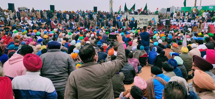  ਕੈਪਟਨ ਅਮਰਿੰਦਰ ਨੂੰ ਛੱਡ ਕੇ ਪੰਜਾਬ ਕਾਂਗਰਸ ਦੀ ਸਮੁੱਚੀ ਲੀਡਰਸ਼ਿਪ ਇਸ ਧਰਨੇ 'ਚ ਪਹੁੰਚੀ।