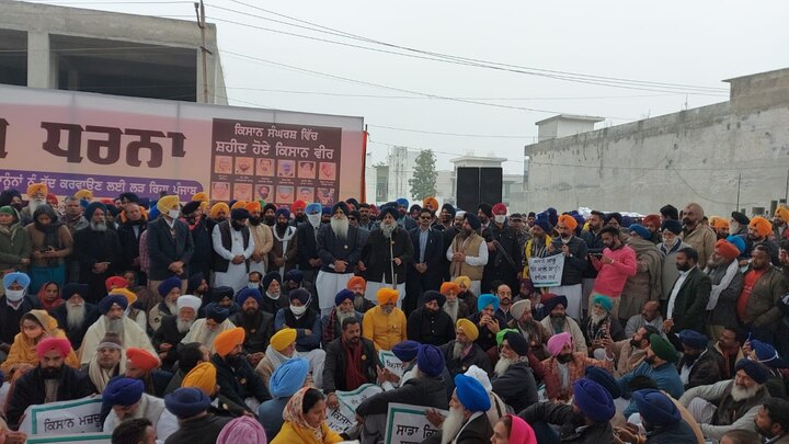 ਬਿਕਰਮ ਮਜੀਠੀਆ ਨੇ ਕਿਹਾ ਕਿ ਜਦ ਬਾਰਡਰ 'ਤੇ ਲੜਾਈ ਹੋਵੇ ਤਾਂ ਪੰਜਾਬੀ ਯਾਦ ਆਉਂਦੇ ਹਨ ਪਰ ਜਦ ਉਹ ਆਪਣੇ ਲਈ ਲੜ੍ਹਦੇ ਹਨ ਤਾਂ ਕੇਂਦਰ ਵੱਲੋਂ ਕਦੇ ਅੱਤਵਾਦੀ, ਕਦੇ ਨਕਸਲੀ, ਕਦੇ ਵੱਖਵਾਦੀ ਗਰਦਾਨਿਆਂ ਜਾਂਦਾ ਹੈ।